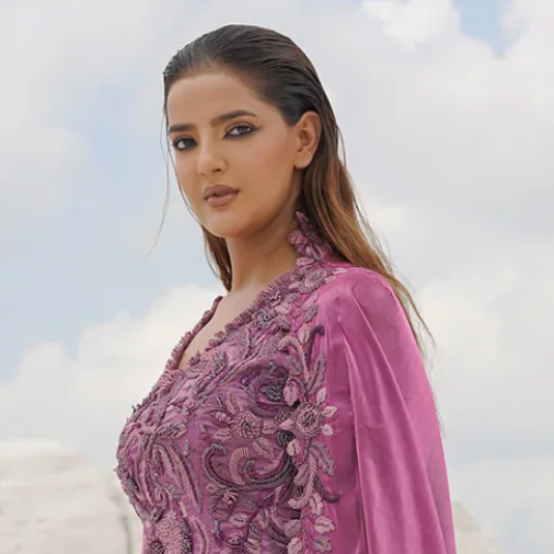 Must-Have Festive Outfits in Your Wardrobe