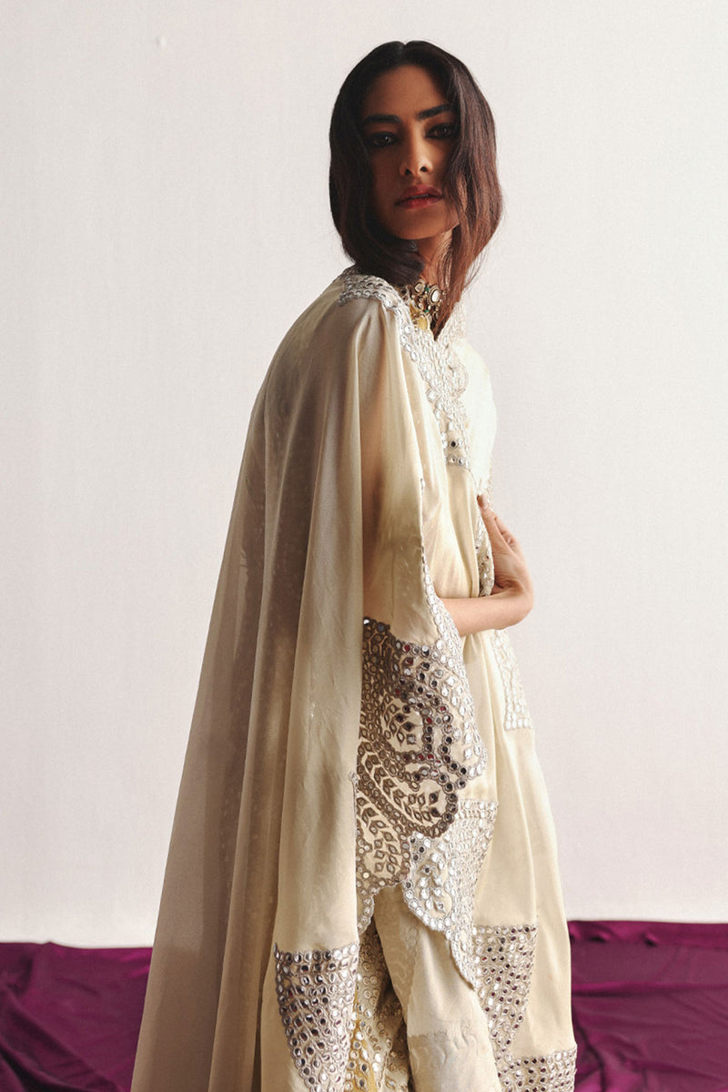 NET CAPE WITH APPLIQUEWORK
