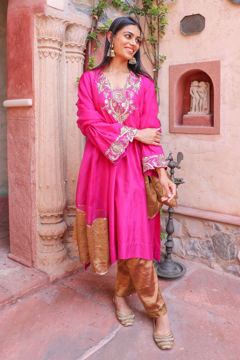 Aadab Kurta Set