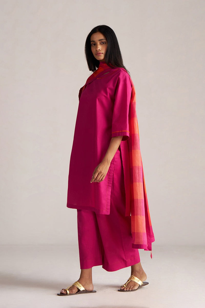 Fuchsia Solid Kurta With Mul-Mul Dupatta