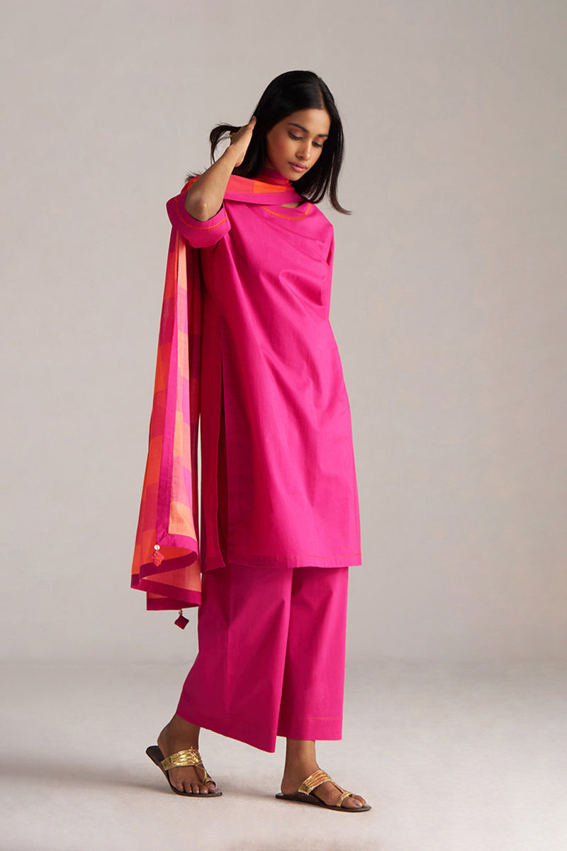 Fuchsia Solid Kurta With Mul-Mul Dupatta