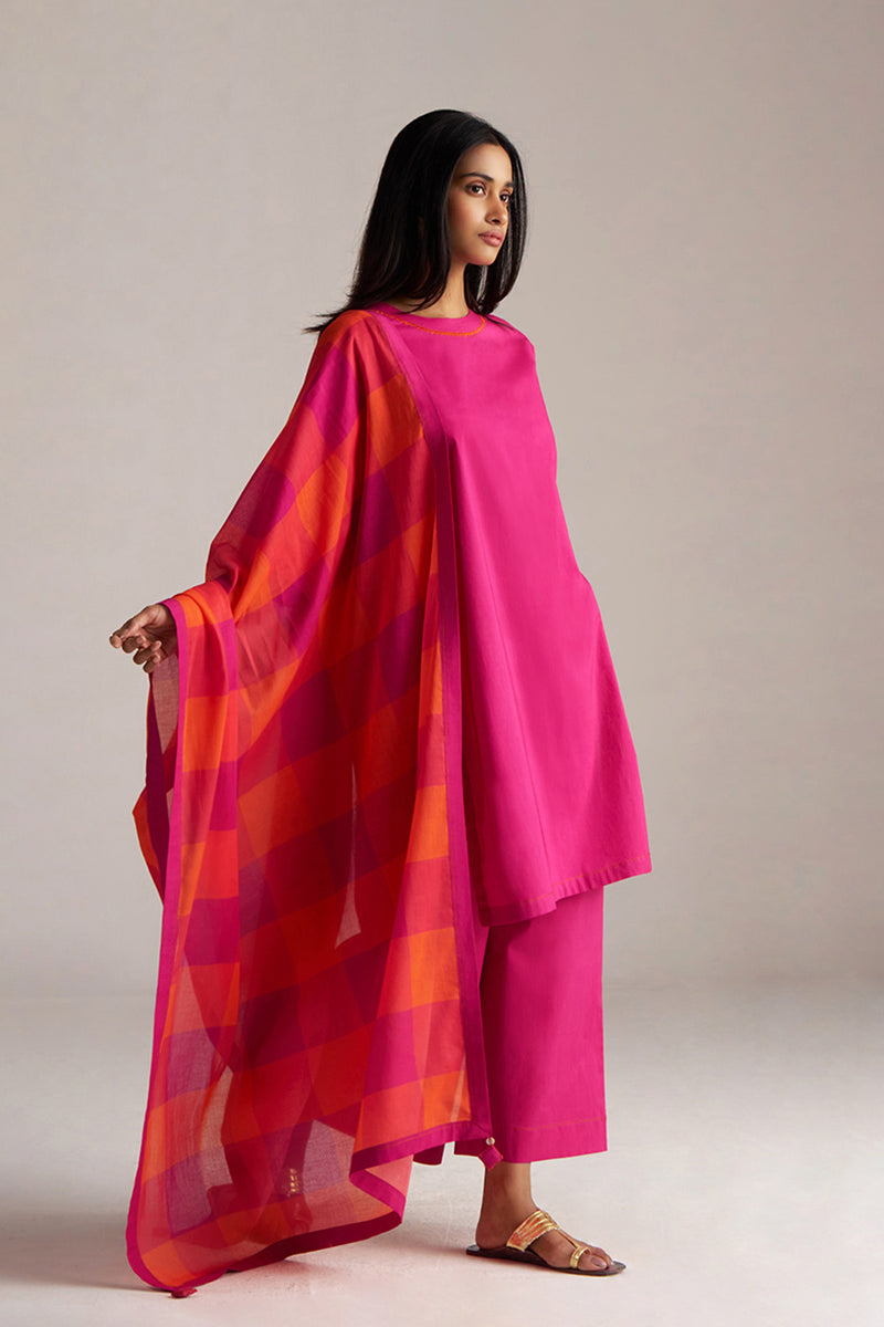 Fuchsia Solid Kurta With Mul-Mul Dupatta