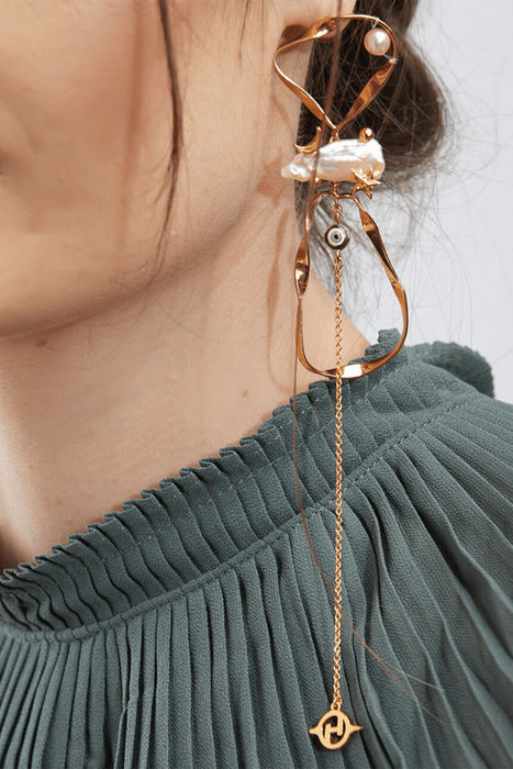 THE LUPIS DANGLER EARRINGS 