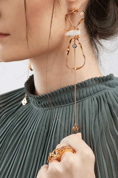 THE LUPIS DANGLER EARRINGS 