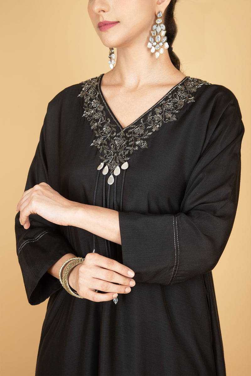 lack Hand Embroidered Kaftaan Kurta W/Pants