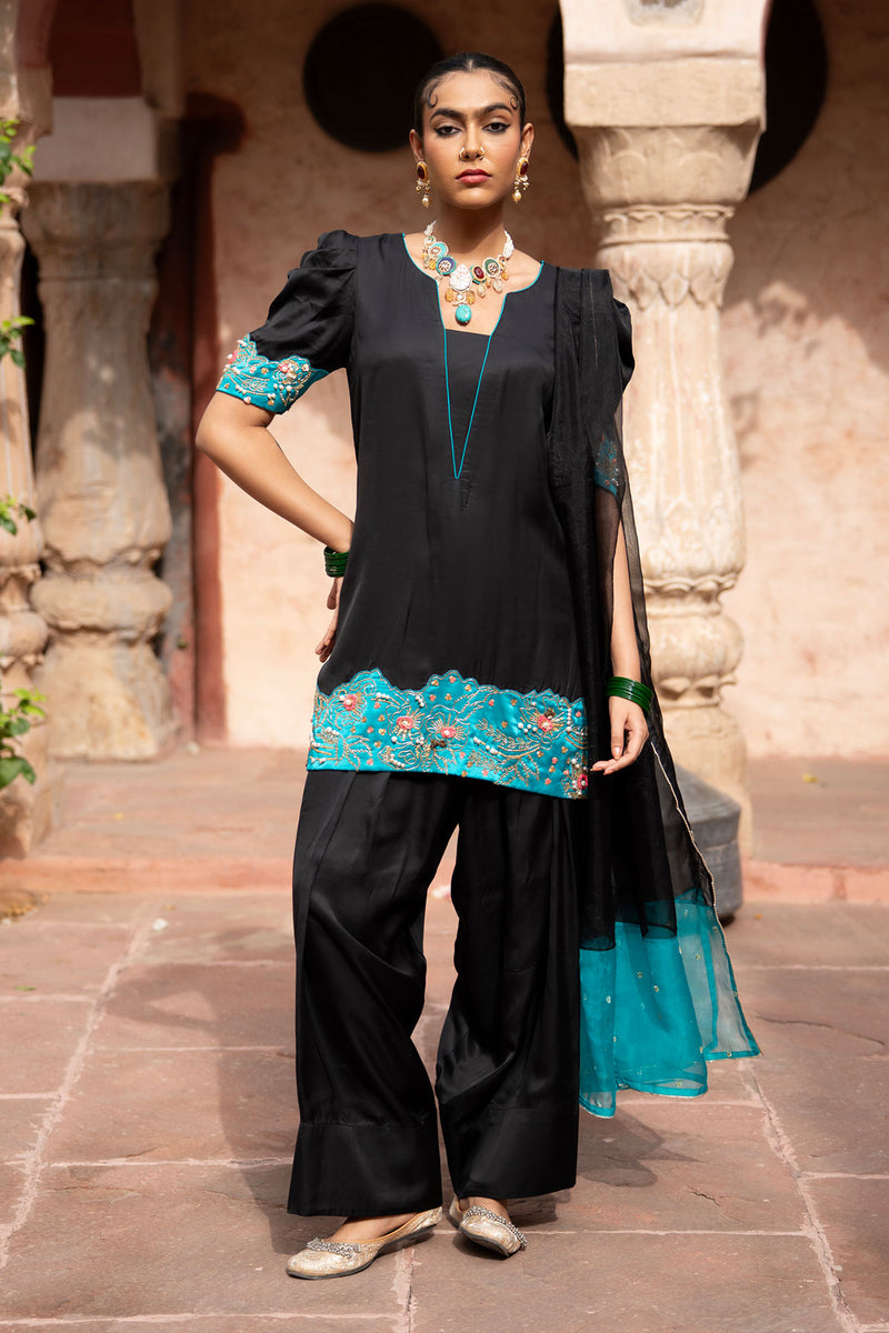 Midnight Noir Hand-Embroidered Farshi Set