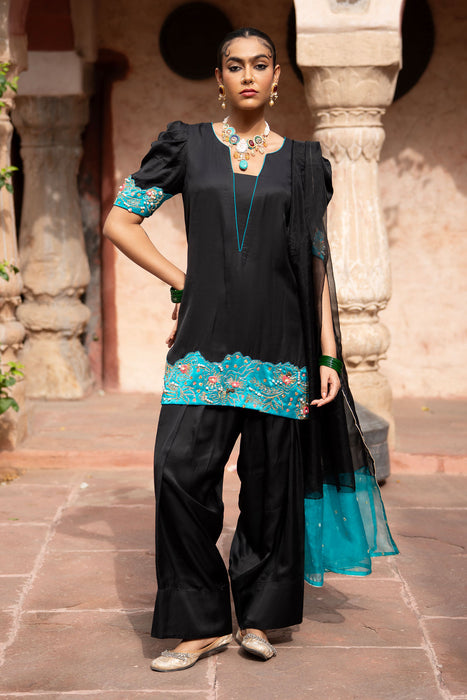 Midnight Noir Hand-Embroidered Farshi Set