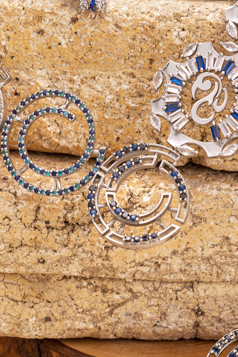 LE CERCLE NECKPIECE