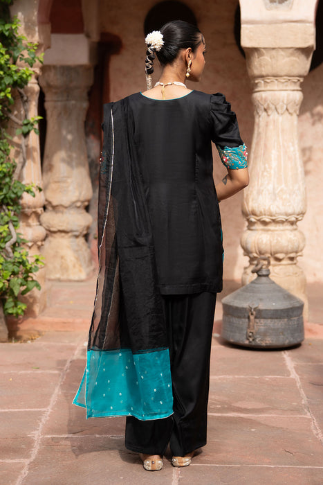 Midnight Noir Hand-Embroidered Farshi Set