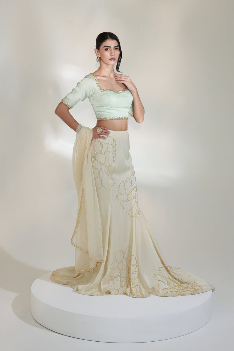SPOTLIGHT SKIRT SET