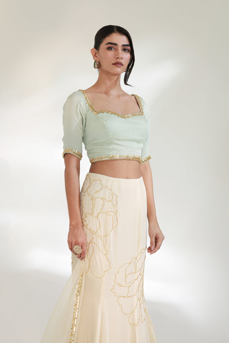 SPOTLIGHT SKIRT SET