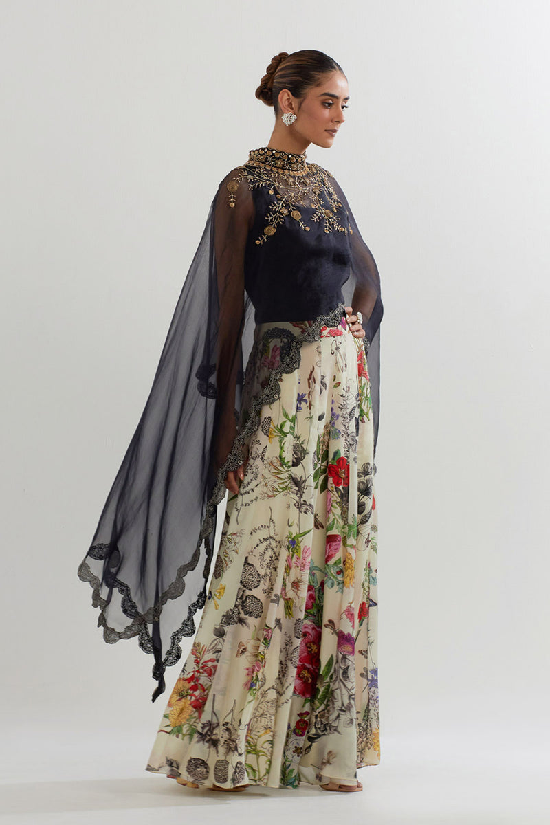 CAPE WITH INNER AND SHARARA