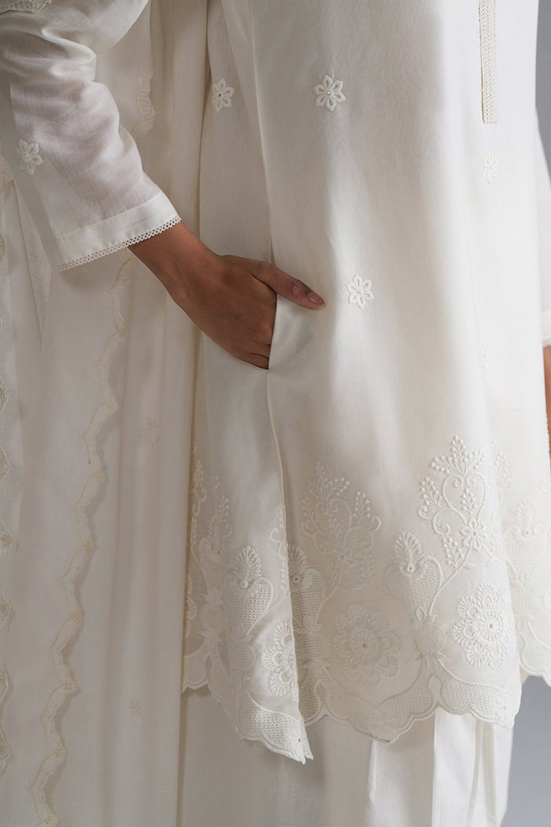 Off-White Mul-Chanderi Embroidered Kurta Set