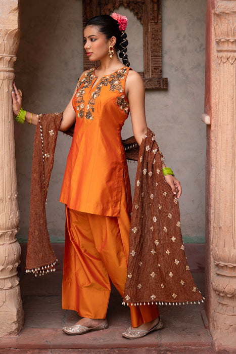 Kesariya Noor Hand-Embroidered Farshi Set