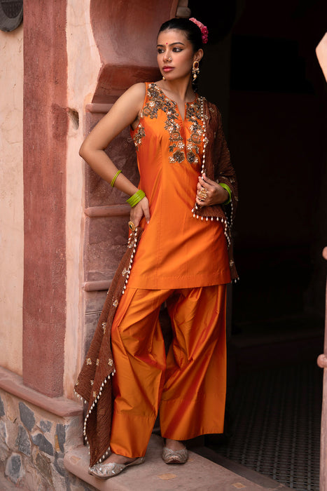 Kesariya Noor Hand-Embroidered Farshi Set