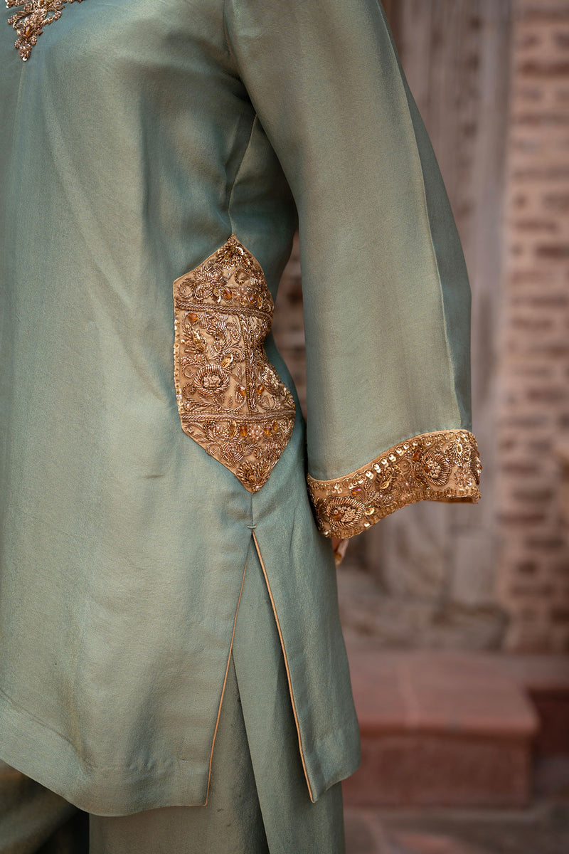 Pista Noor Hand-Embroidered Farshi Set