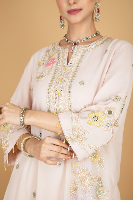 Ivory Embroidered Kurta W/Contrasting Pant & Shaded Dupatta