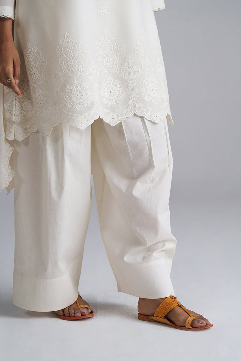 Off-White Mul-Chanderi Embroidered Kurta Set