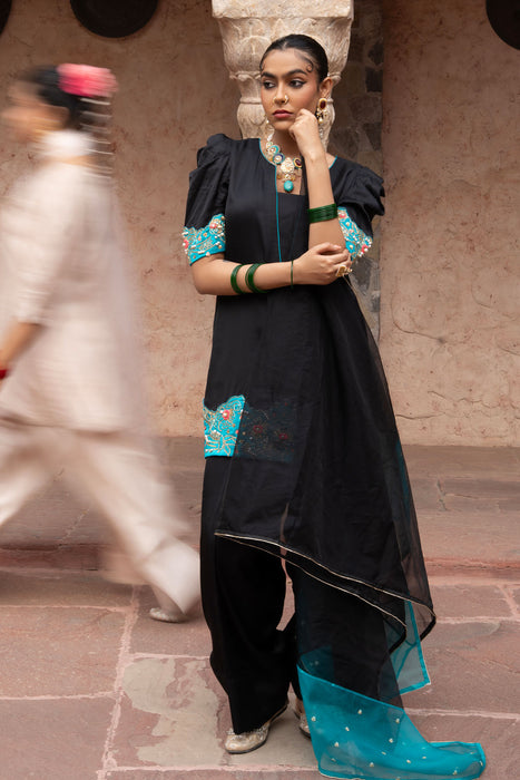 Midnight Noir Hand-Embroidered Farshi Set