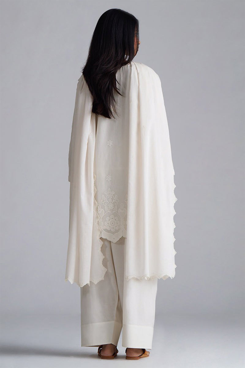 Off-White Mul-Chanderi Embroidered Kurta Set