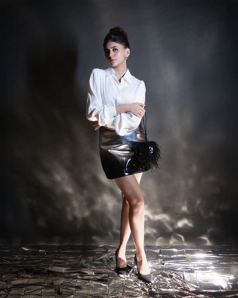 The Scarlet Minivet Handbag in Caviar Black