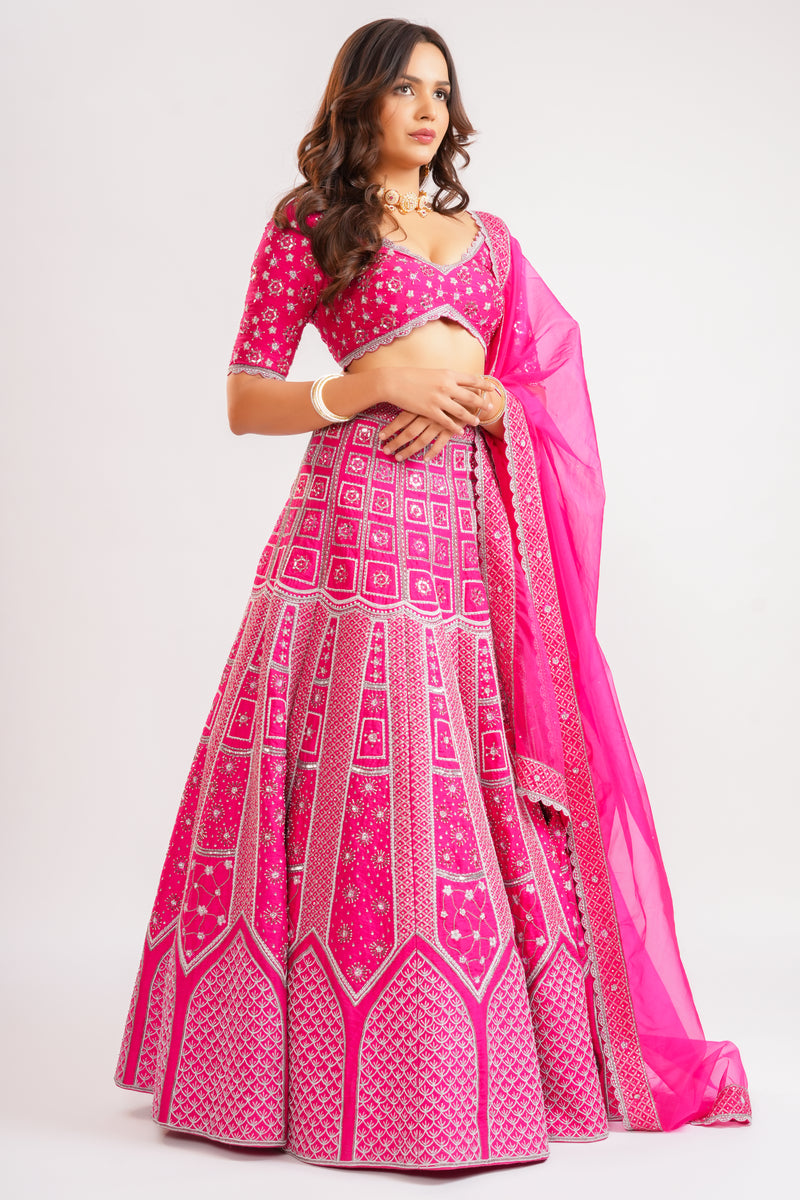 Gulabi Ghera lehenga
