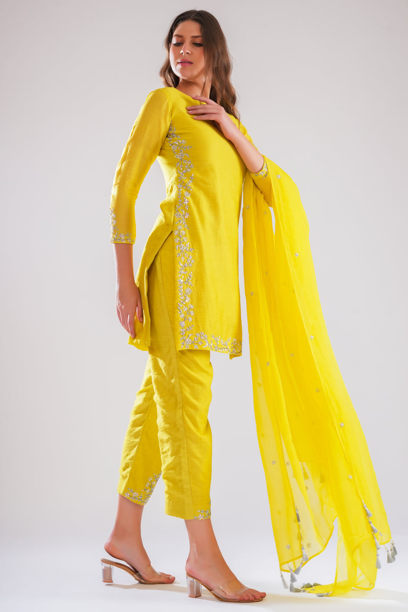 Aabroo Suit Set