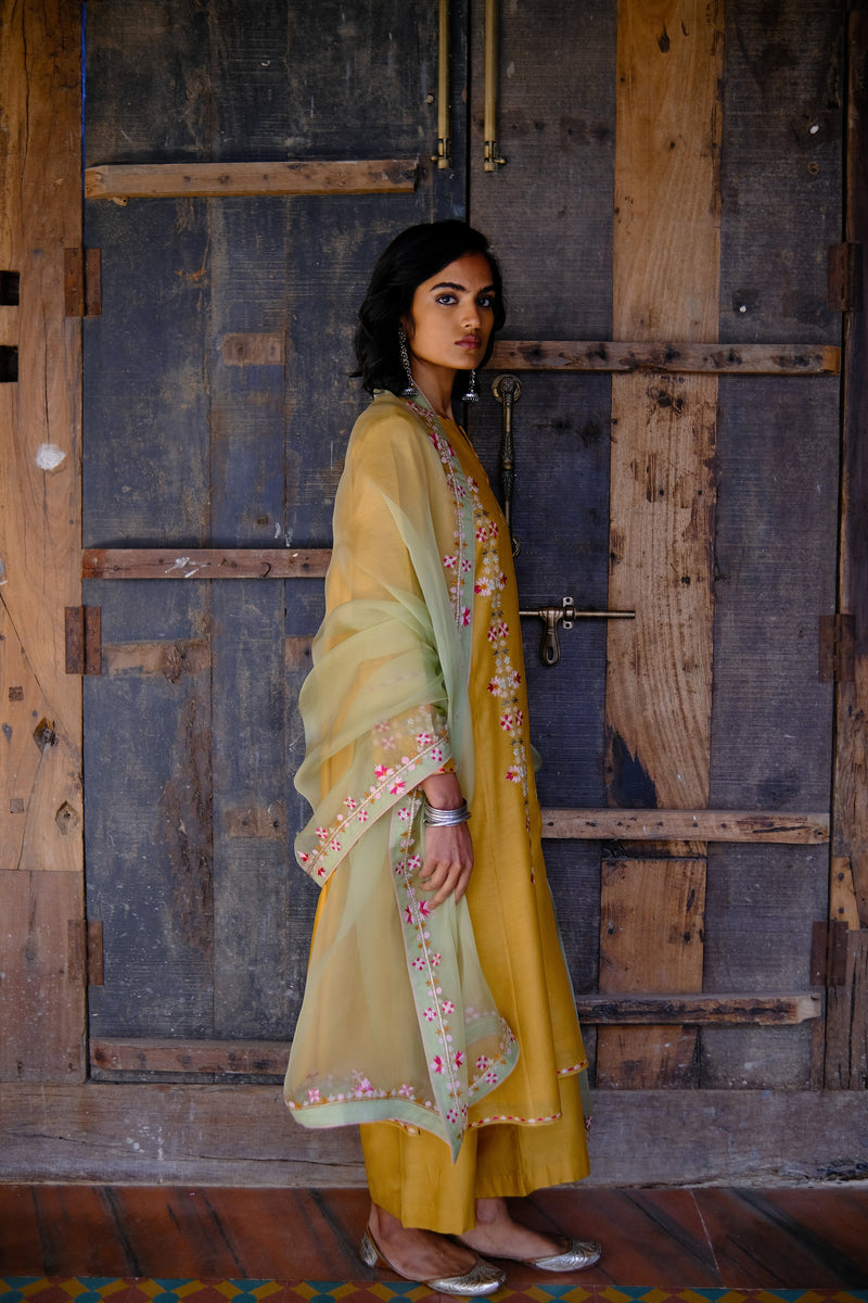 SUNHERI TULIKA KURTA SET