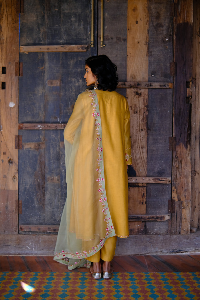 SUNHERI TULIKA KURTA SET
