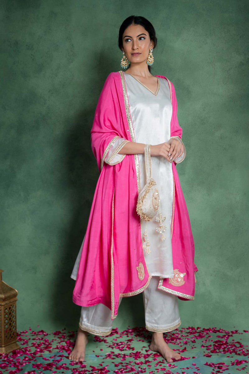 Mahnoor Kurta Set With Embroidered Dupatta (Set Of 3)