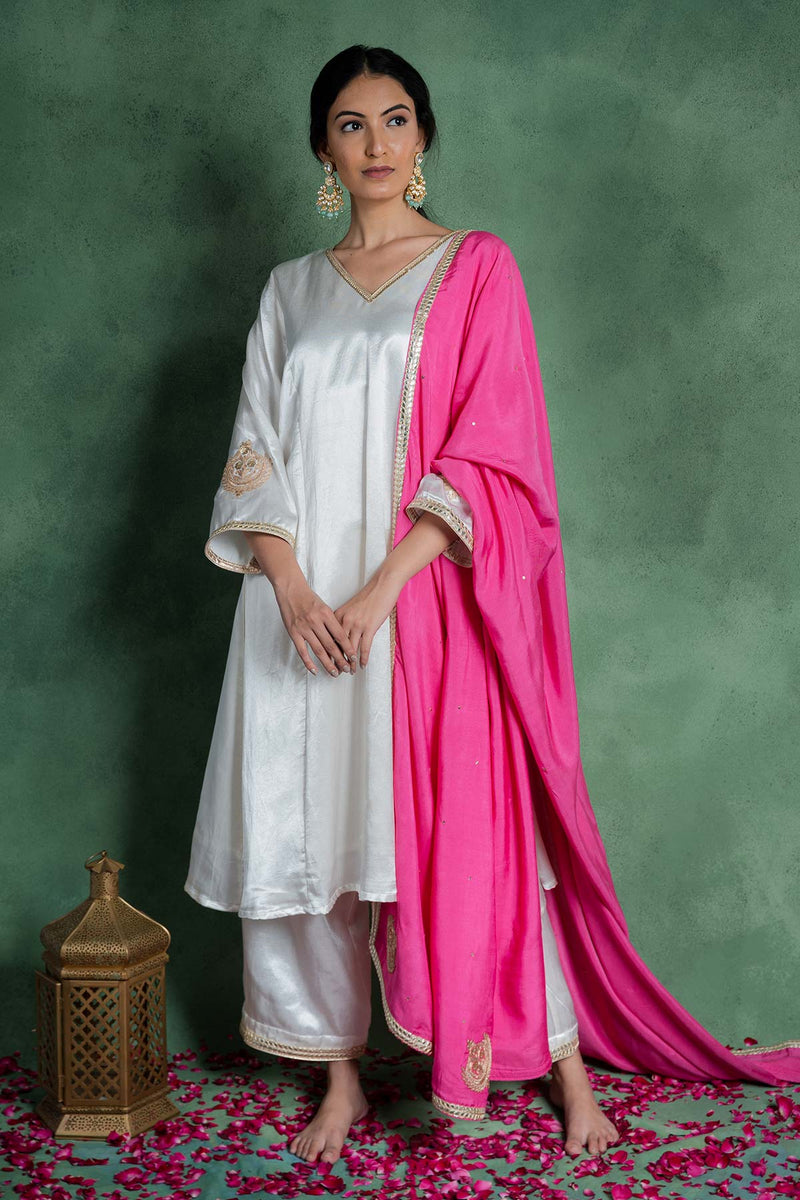 Mahnoor Kurta Set With Embroidered Dupatta (Set Of 3)