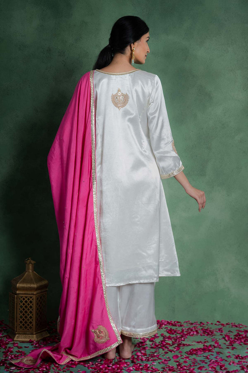 Mahnoor Kurta Set With Embroidered Dupatta (Set Of 3)