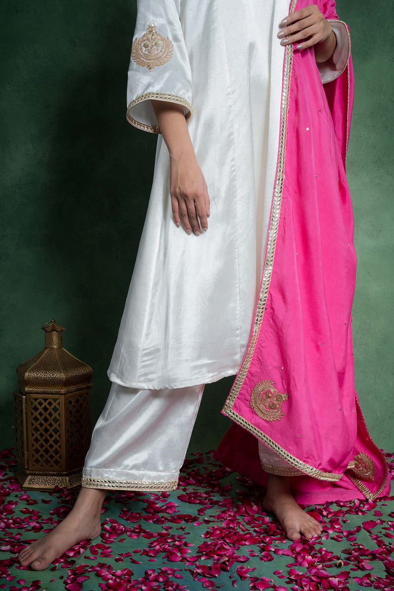 Mahnoor Kurta Set With Embroidered Dupatta (Set Of 3)