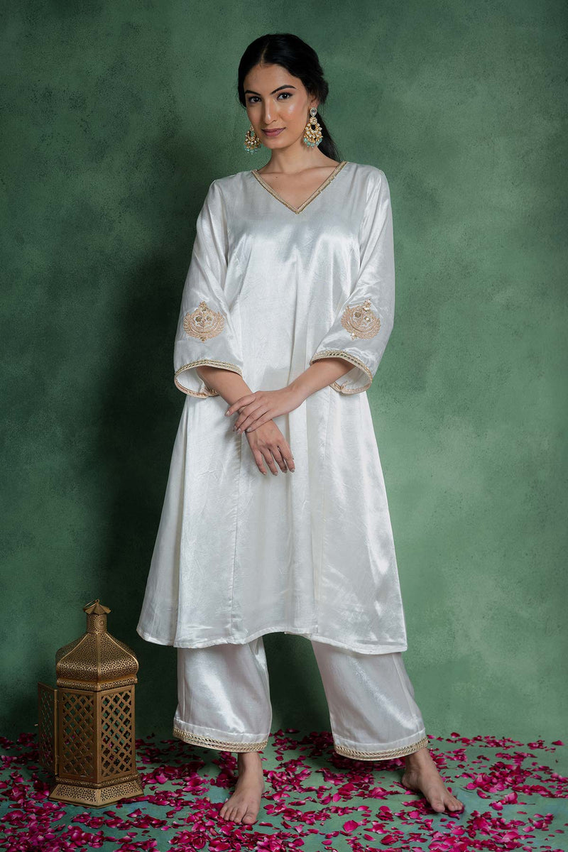 Mahnoor Kurta Set With Embroidered Dupatta (Set Of 3)