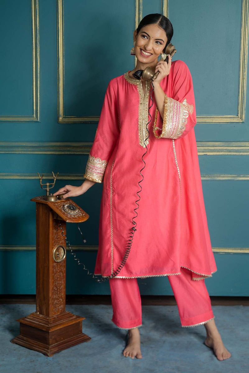 Gulabo Embroidered Kurta Set (Set Of 2)