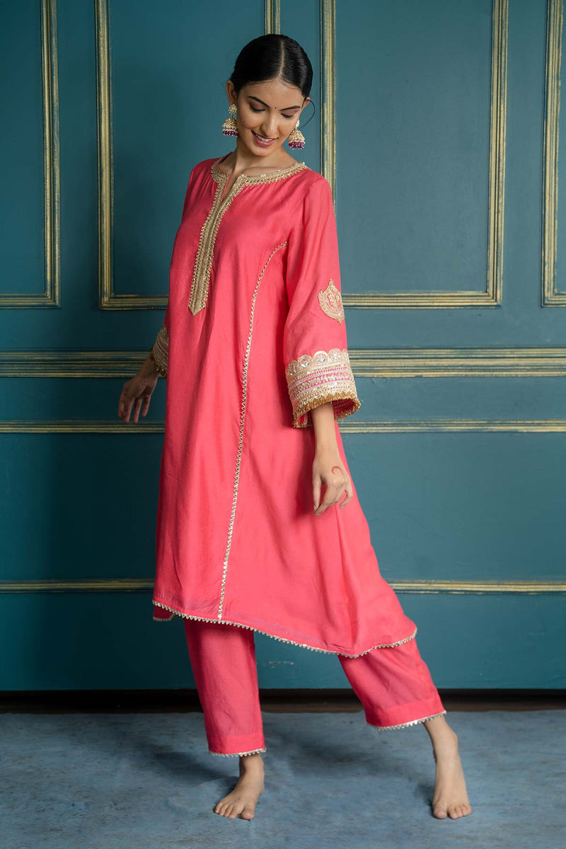 Gulabo Embroidered Kurta Set (Set Of 2)