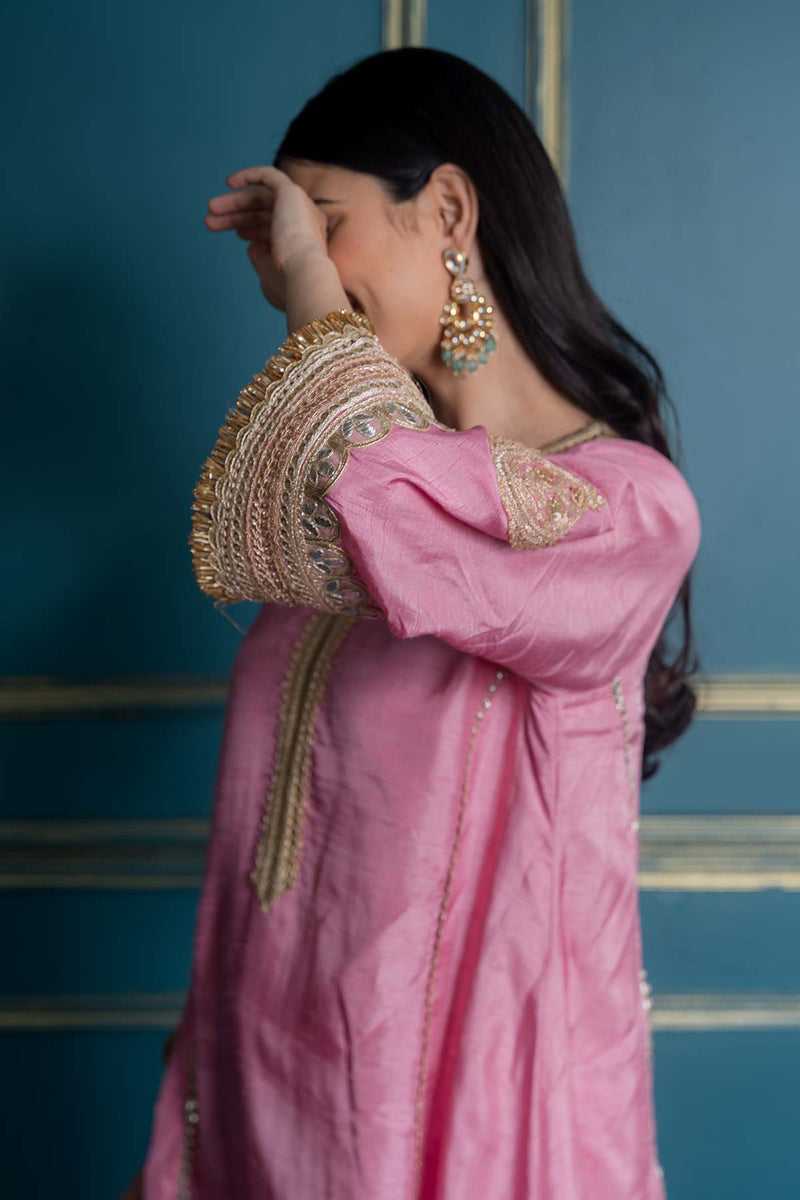 Gul Embroidered Kurta Set (Set Of 2)