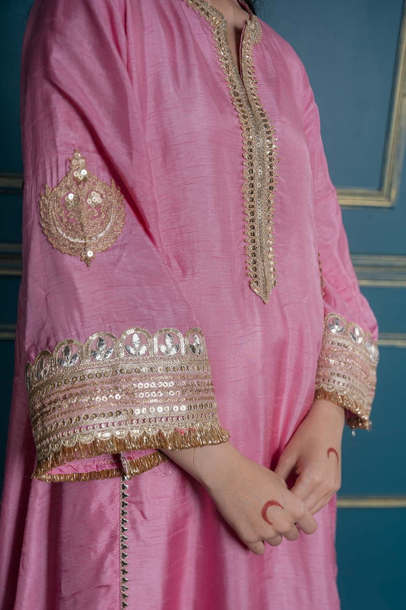 Gul Embroidered Kurta Set (Set Of 2)