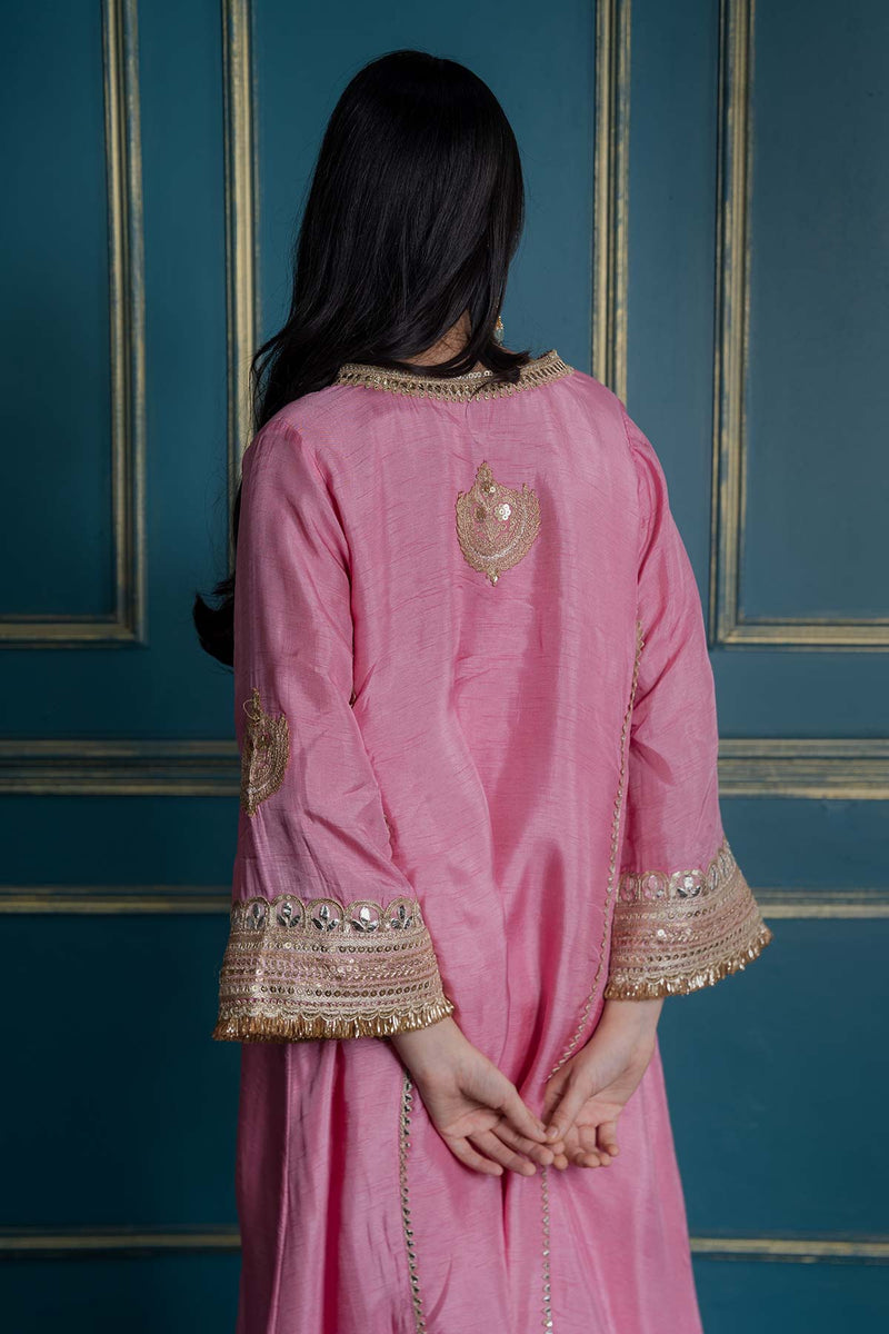 Gul Embroidered Kurta Set (Set Of 2)