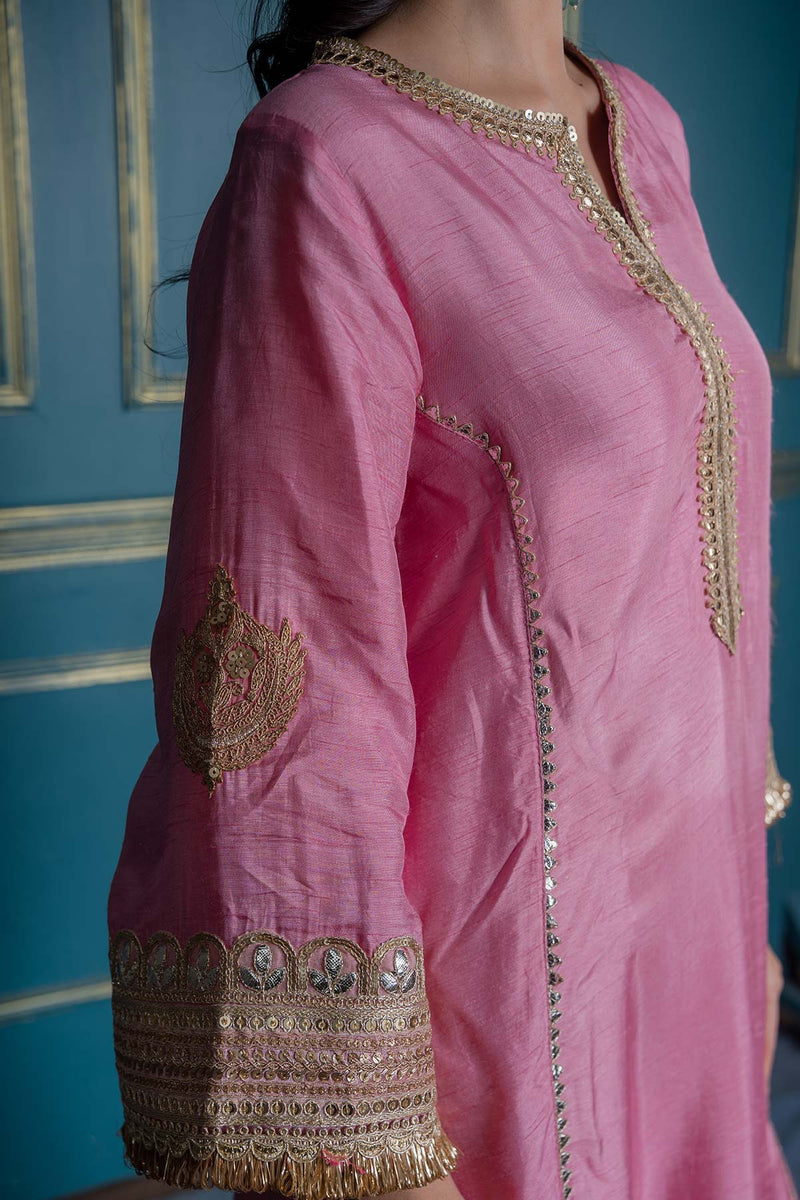 Gul Embroidered Kurta Set (Set Of 2)