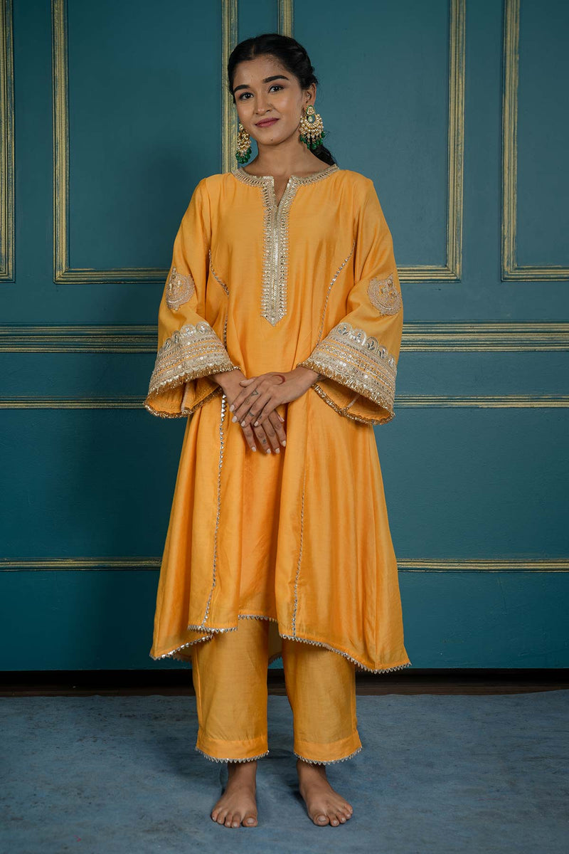 Hoor Embroidered Kurta Set (Set Of 2)