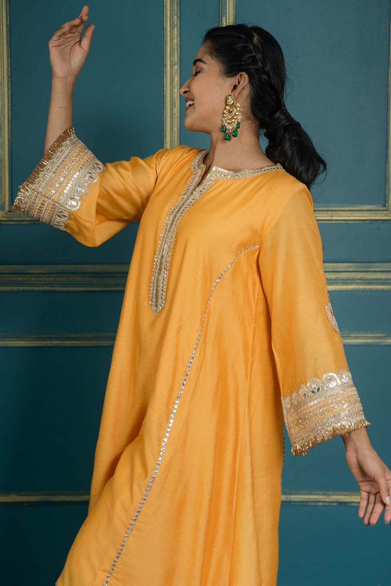 Hoor Embroidered Kurta Set (Set Of 2)