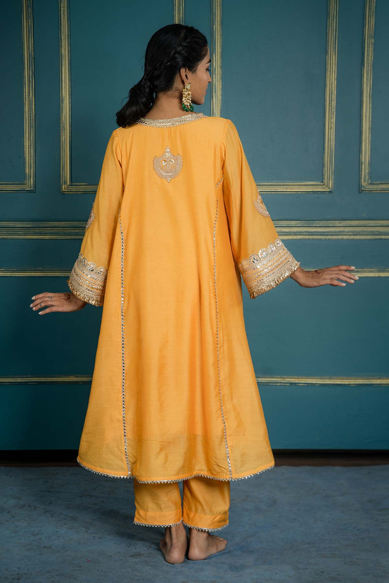 Hoor Embroidered Kurta Set (Set Of 2)