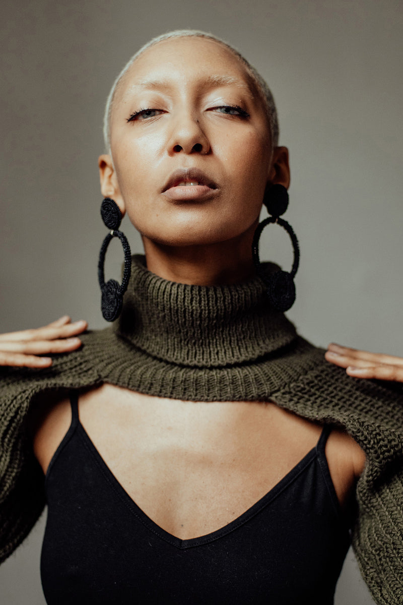 She's Too Bossy - Black