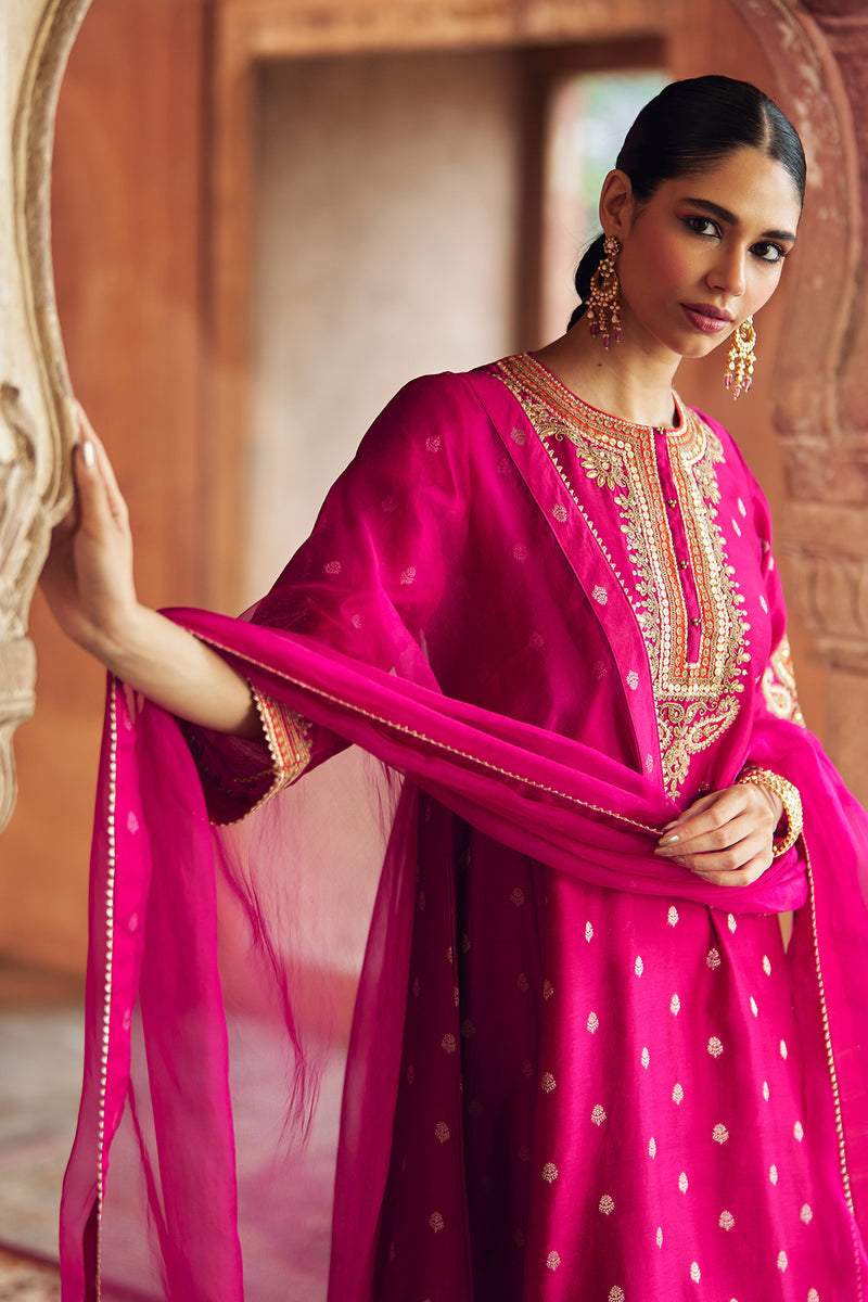 INAAYAT - HOTPINK CHAUGA WITH SALWAR