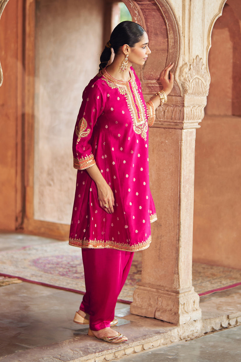 INAAYAT - HOTPINK CHAUGA WITH SALWAR