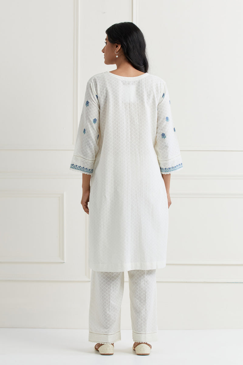 Off White Embroidered Kurta & Pant Set