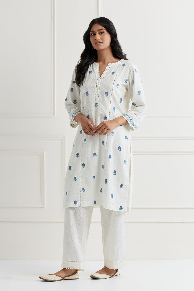 Off White Embroidered Kurta & Pant Set