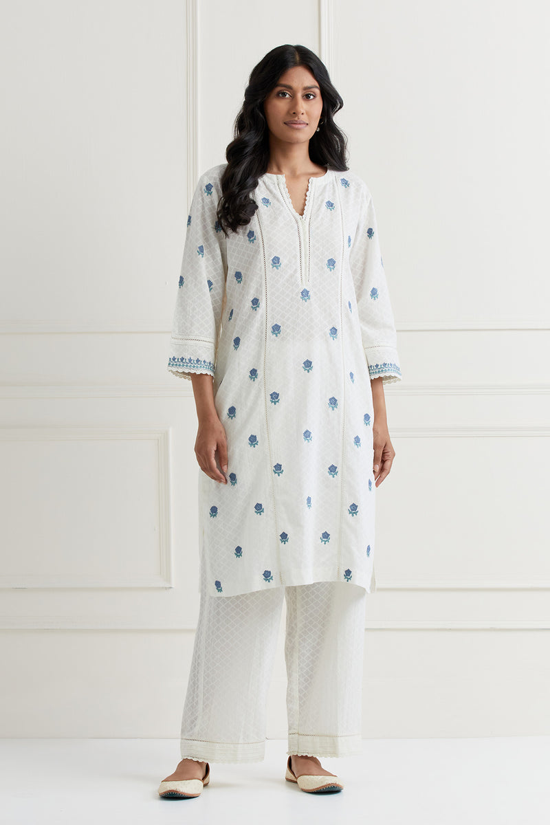 Off White Embroidered Kurta & Pant Set
