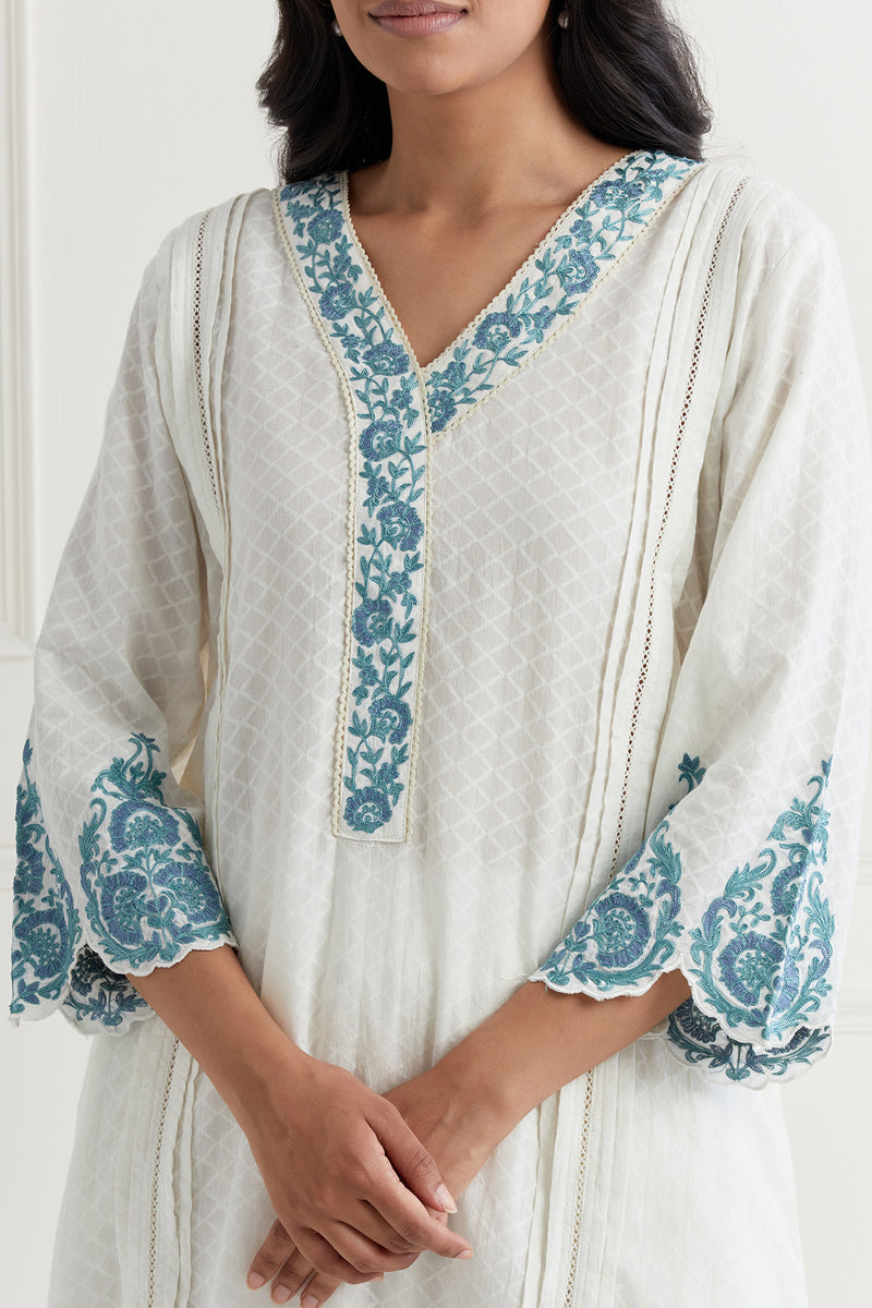 Off White Embroidered Kurta & Pant Salwar Set